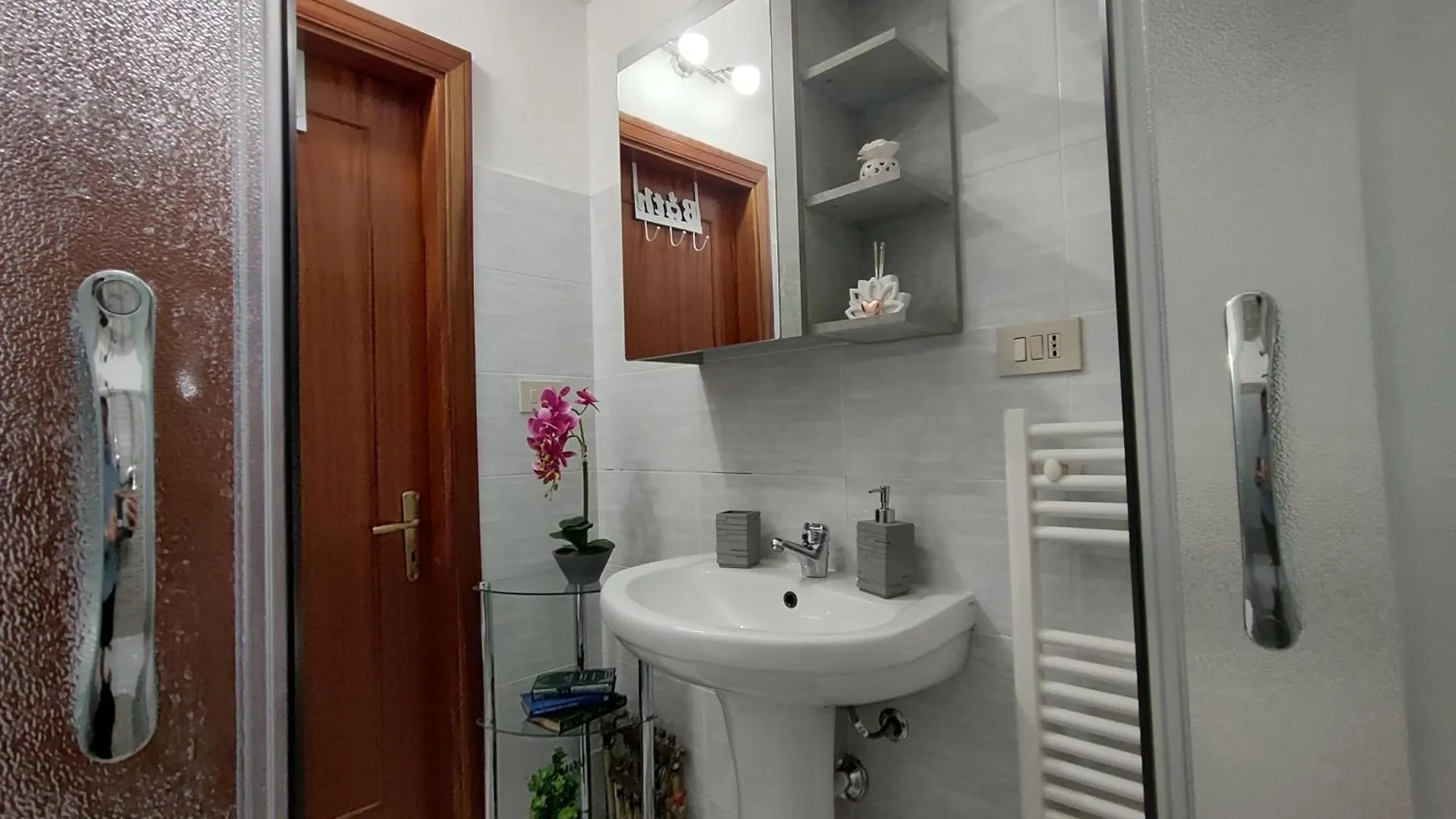 Ultreya - Free Street Parking Villa Palermo Italy